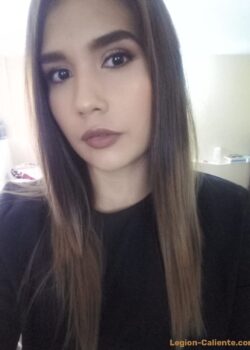 Jeni Mostrando Sus Grandes Tetas