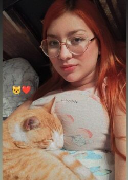 Debora Tetona De Lentes