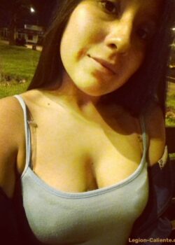 Noemi Benitez Mostrandose Desnuda