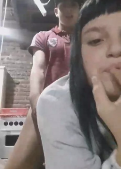 Zorrita cariñosa le gusta ser cogida por su novio