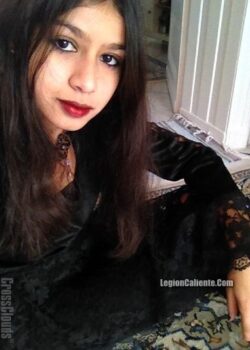 Hermosa Morrita Cachonda Muestra todo en su cuarto.