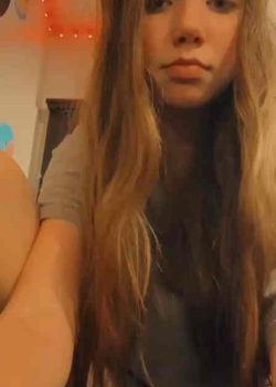 Bella putita jugando con su chocha