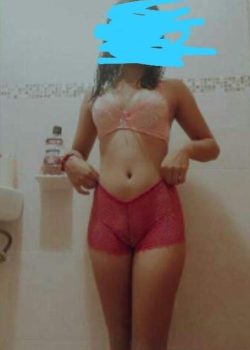 Flaca putita mostrando su cuerpo