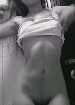 Zorrita Karolain mostrándose en video