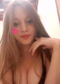 Video Rica putita con deliciosas tetas