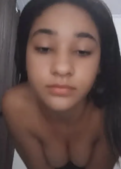 Video de perrita mostrando las tetas